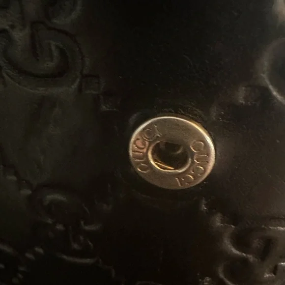 Gucci GG Black Embossed Logo wallet - Picture 4 of 5